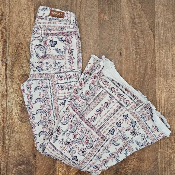 Shyanne Bell Bottom Jeans Womens 29x32 Floral Paisley Country Wear Pants - Picture 1 of 9